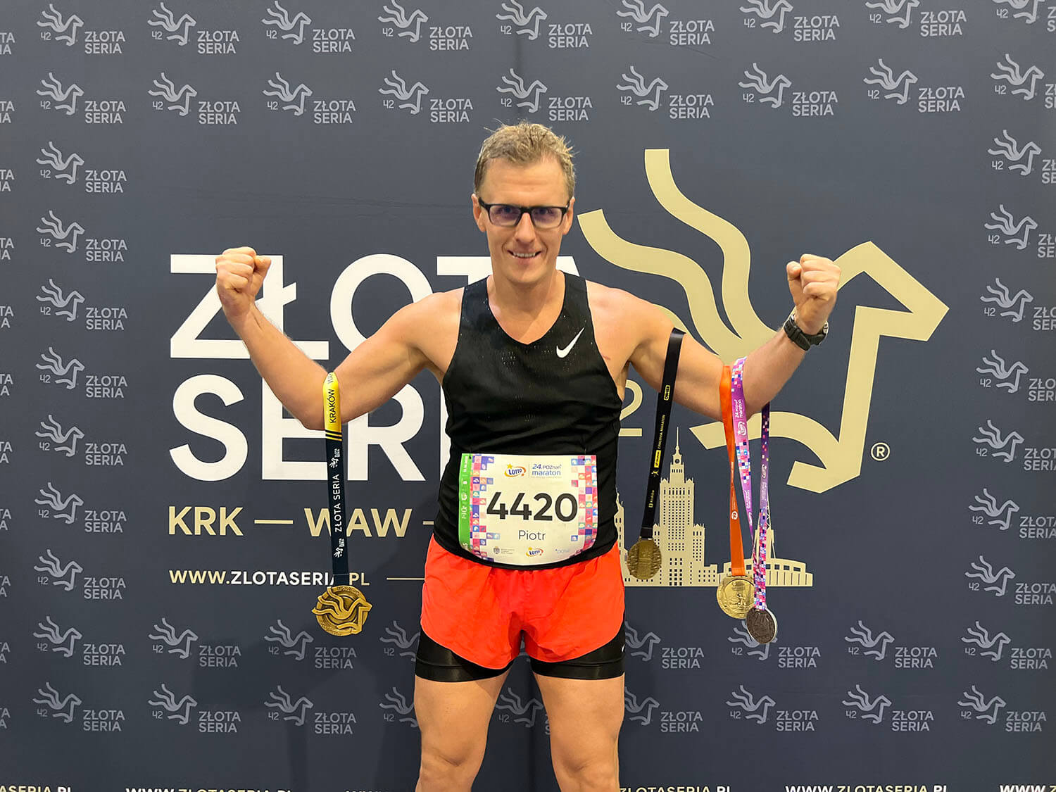 Złota Seria 42 po raz pierwszy nagrodziła biegaczy! 242 osób odebrało medale Pegaza w Poznaniu